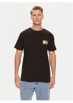 Tommy Jeans T-Shirt Summer Flag DM0DM19171 Czarny Regular Fit ze sklepu MODIVO w kategorii T-shirty męskie - zdjęcie 182677793