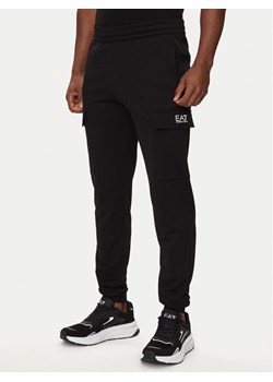 EA7 Emporio Armani Spodnie dresowe 8NPP67 PJVRZ 1200 Czarny Regular Fit ze sklepu MODIVO w kategorii Spodnie męskie - zdjęcie 182677810