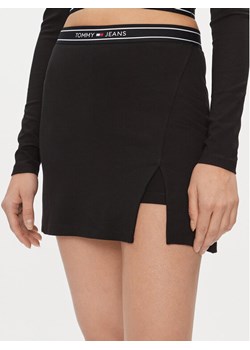 Tommy Jeans Spódnica mini DW0DW17436 Czarny Slim Fit ze sklepu MODIVO w kategorii Spódnice - zdjęcie 182677944