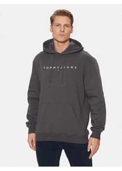 Tommy Jeans Bluza DM0DM20746 Szary Regular Fit ze sklepu MODIVO w kategorii Bluzy męskie - zdjęcie 182678104