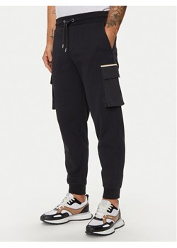 Boss Spodnie dresowe C-Larsen 25 50520609 Czarny Regular Fit ze sklepu MODIVO w kategorii Spodnie męskie - zdjęcie 182678731
