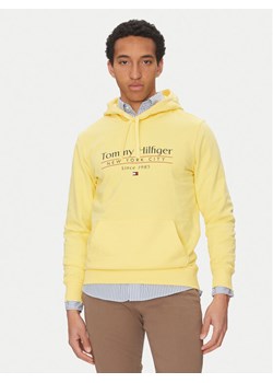 Tommy Hilfiger Bluza Center Stack MW0MW38672 Żółty Regular Fit - id: 0000304653681 - marki Tommy Hilfiger - 182678734 Tommy Hilfiger Bluza Center Stack MW0MW38672 Żółty Regular Fit ze sklepu MODIVO w kategorii Bluzy męskie - zdjęcie 182678734