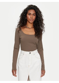 Pieces Bluzka Neja 17151121 Brązowy Slim Fit ze sklepu MODIVO w kategorii Bluzki damskie - zdjęcie 182678830