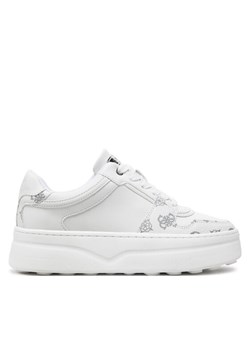 Guess Sneakersy Queenz FLTQNZ FAL12 Biały ze sklepu MODIVO w kategorii Buty sportowe damskie - zdjęcie 182678893