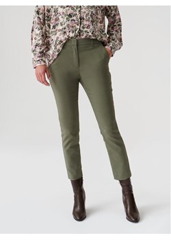Tatuum Chinosy Filimi T2318.139 Khaki Regular Fit ze sklepu MODIVO w kategorii Spodnie damskie - zdjęcie 182678954