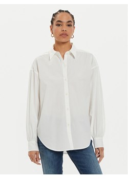 Wrangler Koszula Cool Girl 112356731 Biały Loose Fit ze sklepu MODIVO w kategorii Koszule damskie - zdjęcie 182679062