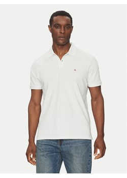 Calvin Klein Jeans Polo LV040EM269 Biały Regular Fit ze sklepu MODIVO w kategorii T-shirty męskie - zdjęcie 182679063