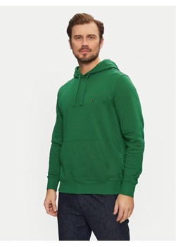 Tommy Hilfiger Bluza Essential MW0MW37235 Zielony Regular Fit ze sklepu MODIVO w kategorii Bluzy męskie - zdjęcie 182679460
