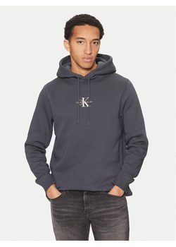 Calvin Klein Jeans Bluza Monologo J30J325629 Szary Regular Fit ze sklepu MODIVO w kategorii Bluzy męskie - zdjęcie 182679752