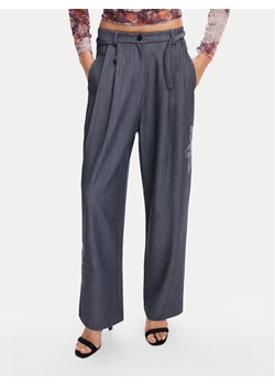Desigual Spodnie materiałowe Rin 24WWPW20 Szary Loose Fit ze sklepu MODIVO w kategorii Spodnie damskie - zdjęcie 182680144
