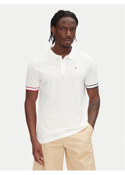 Tommy Jeans Polo Flag Cuff DM0DM21306 Écru Slim Fit ze sklepu MODIVO w kategorii T-shirty męskie - zdjęcie 182680752