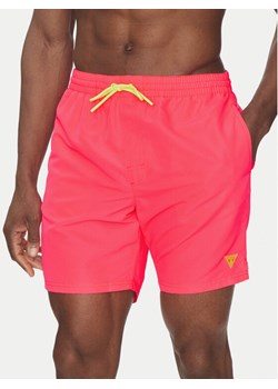 Guess Szorty kąpielowe F4GT03 WG282 Różowy Regular Fit ze sklepu MODIVO w kategorii Kąpielówki - zdjęcie 182680763