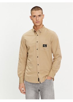 Calvin Klein Jeans Koszula J30J325772 Beżowy Regular Fit ze sklepu MODIVO w kategorii Koszule męskie - zdjęcie 182680843