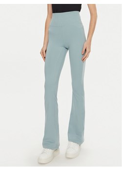 Guess Spodnie materiałowe V4YB15 KCD02 Niebieski Flare Fit ze sklepu MODIVO w kategorii Spodnie damskie - zdjęcie 182680861
