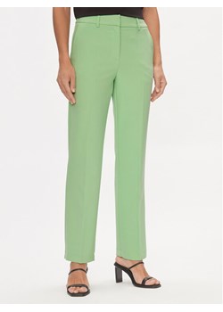 YAS Spodnie materiałowe Likka 26030744 Zielony Regular Fit ze sklepu MODIVO w kategorii Spodnie damskie - zdjęcie 182681582
