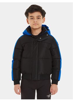 Calvin Klein Jeans Kurtka puchowa Color Block IB0IB01722 Czarny Regular Fit ze sklepu MODIVO w kategorii Kurtki chłopięce - zdjęcie 182681782