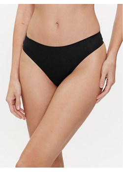 Chantelle Stringi Soft Stretch C11GG0 Czarny ze sklepu MODIVO w kategorii Majtki damskie - zdjęcie 182682564