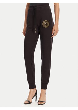 Versace Jeans Couture Spodnie dresowe 78HAAT00 Czarny Regular Fit ze sklepu MODIVO w kategorii Spodnie damskie - zdjęcie 182682620
