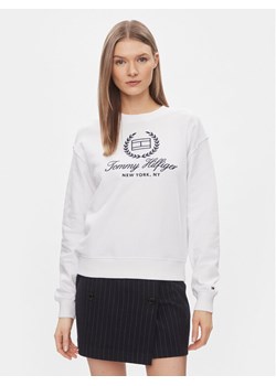 Tommy Hilfiger Bluza Flag Script WW0WW41758 Biały Regular Fit ze sklepu MODIVO w kategorii Bluzy damskie - zdjęcie 182684261