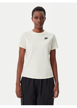 Nike T-Shirt DX7902 Żółty Regular Fit ze sklepu MODIVO w kategorii Bluzki damskie - zdjęcie 182684330