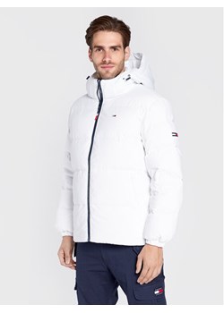 Tommy Jeans Kurtka puchowa Essential DM0DM15447 Biały Regular Fit ze sklepu MODIVO w kategorii Kurtki męskie - zdjęcie 182684940