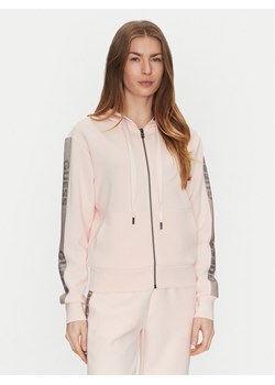 Guess Bluza W5RQ03 KBYE2 Różowy Regular Fit ze sklepu MODIVO w kategorii Bluzy damskie - zdjęcie 182685022