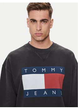Tommy Jeans Bluza Big Flag DM0DM19222 Czarny Relaxed Fit ze sklepu MODIVO w kategorii Bluzy męskie - zdjęcie 182685191