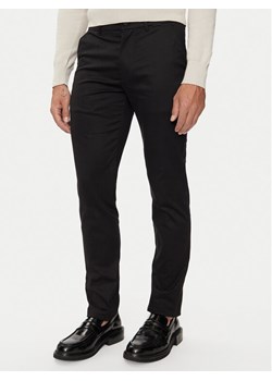 Calvin Klein Chinosy K10K113429 Czarny Slim Fit ze sklepu MODIVO w kategorii Spodnie męskie - zdjęcie 182685270