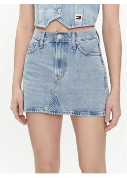 Tommy Jeans Spódnica jeansowa Izzie DW0DW17674 Niebieski Regular Fit ze sklepu MODIVO w kategorii Spódnice - zdjęcie 182685834