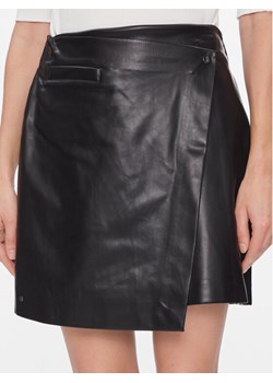 DKNY Spódnica z imitacji skóry P3JNTV18 Czarny Regular Fit ze sklepu MODIVO w kategorii Spódnice - zdjęcie 182685940