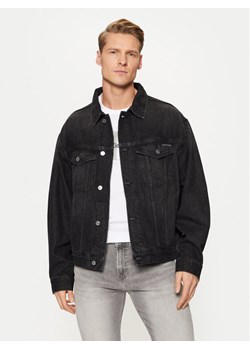 Calvin Klein Jeans Kurtka jeansowa Relaxed Denim Jacket J30J327024 Czarny Regular Fit ze sklepu MODIVO w kategorii Kurtki męskie - zdjęcie 182686163