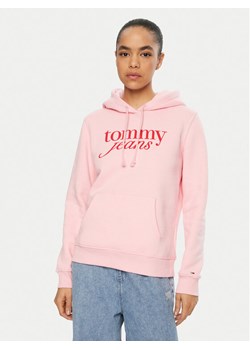 Tommy Jeans Bluza DW0DW20170 Różowy Regular Fit ze sklepu MODIVO w kategorii Bluzy damskie - zdjęcie 182686211