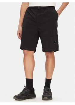 C.P. Company Szorty materiałowe 18CMBE172A006439G Czarny Relaxed Fit ze sklepu MODIVO w kategorii Spodenki męskie - zdjęcie 182686274