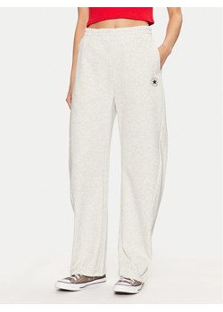 Converse Spodnie dresowe Retro Banana 10027565-A02 Szary Loose Fit ze sklepu MODIVO w kategorii Spodnie damskie - zdjęcie 182686322