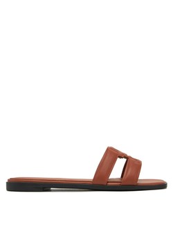 Tommy Hilfiger Klapki Th Logo Strap Mule FW0FW08671 Brązowy ze sklepu MODIVO w kategorii Klapki damskie - zdjęcie 182687590