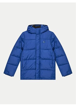 Calvin Klein Jeans Kurtka zimowa Essential IB0IB01276 Niebieski Regular Fit ze sklepu MODIVO w kategorii Kurtki chłopięce - zdjęcie 182687863