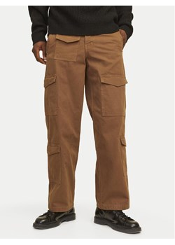 Jack&Jones Spodnie materiałowe Bill 12258307 Brązowy Relaxed Fit ze sklepu MODIVO w kategorii Spodnie męskie - zdjęcie 182687923