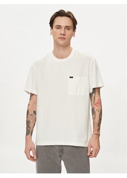 Lee T-Shirt 112342986 Écru Regular Fit ze sklepu MODIVO w kategorii T-shirty męskie - zdjęcie 182688384