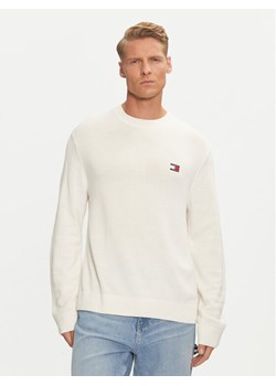 Tommy Jeans Sweter Badge DM0DM20706 Biały Regular Fit ze sklepu MODIVO w kategorii Swetry męskie - zdjęcie 182688561