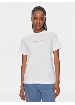 Calvin Klein Jeans T-Shirt J20J221065 Biały Regular Fit ze sklepu MODIVO w kategorii Bluzki damskie - zdjęcie 182689011