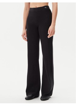 Calvin Klein Jeans Spodnie dzianinowe J20J225336 Czarny Slim Fit ze sklepu MODIVO w kategorii Spodnie damskie - zdjęcie 182689723