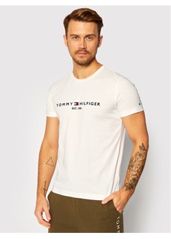 Tommy Hilfiger T-Shirt Core Logo Tee MW0MW11465 Biały Regular Fit ze sklepu MODIVO w kategorii T-shirty męskie - zdjęcie 182689753