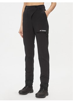 adidas Spodnie outdoor IB1131 Czarny Regular Fit ze sklepu MODIVO w kategorii Spodnie damskie - zdjęcie 182690172