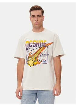 DC T-Shirt Showtime Starz Hss ADYZT05344 Biały Regular Fit ze sklepu MODIVO w kategorii T-shirty męskie - zdjęcie 182690400
