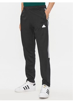 adidas Spodnie dresowe Tiro IP3778 Czarny Regular Fit ze sklepu MODIVO w kategorii Spodnie męskie - zdjęcie 182691534