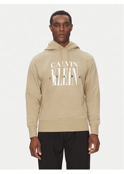 Calvin Klein Jeans Bluza Serif Font Graphic J30J327520 Zielony Regular Fit ze sklepu MODIVO w kategorii Bluzy męskie - zdjęcie 182692143