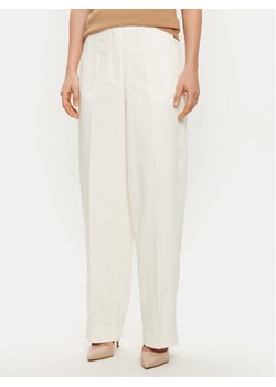 Tommy Hilfiger Spodnie materiałowe WW0WW43809 Écru Regular Fit ze sklepu MODIVO w kategorii Spodnie damskie - zdjęcie 182693122