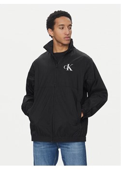 Calvin Klein Jeans Kurtka przejściowa J30J325108 Czarny Regular Fit ze sklepu MODIVO w kategorii Kurtki męskie - zdjęcie 182693140