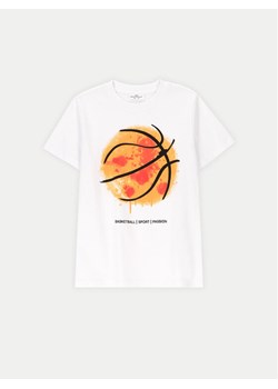 Coccodrillo T-Shirt ZC4143213VBA Biały Regular Fit - id: 0000304490224 - marki MODIVO - 182693163 Coccodrillo T-Shirt ZC4143213VBA Biały Regular Fit ze sklepu MODIVO w kategorii T-shirty chłopięce - zdjęcie 182693163