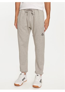adidas Spodnie dresowe ALL SZN Fleece IY4148 Szary Regular Fit ze sklepu MODIVO w kategorii Spodnie męskie - zdjęcie 182693682